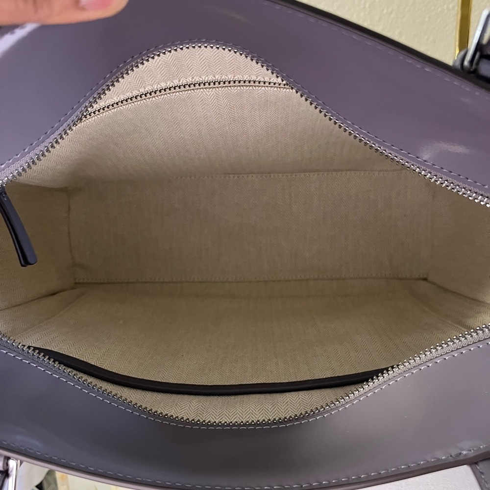 NWT Tory Burch Emerson Patent Leather Tote Bag in Grey – Sleek & Professional - Picture 9 of 14